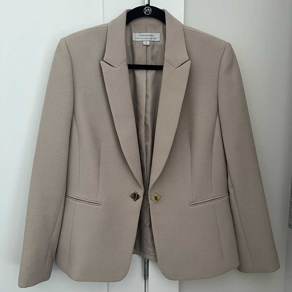 Tan Tahari Blazer